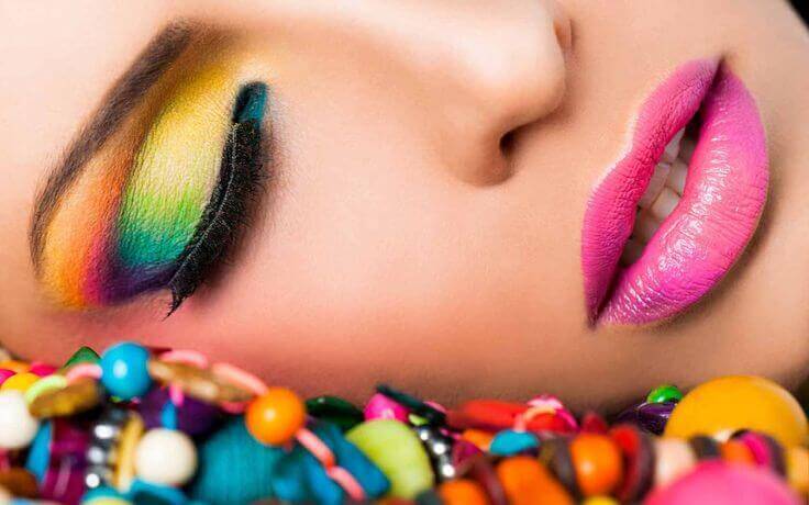 eyeliner warna warni