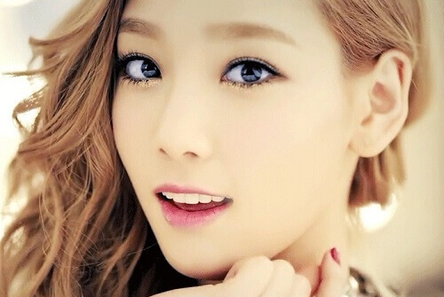 jangan takut bereksperimen dengan warna eyeliner yang bold